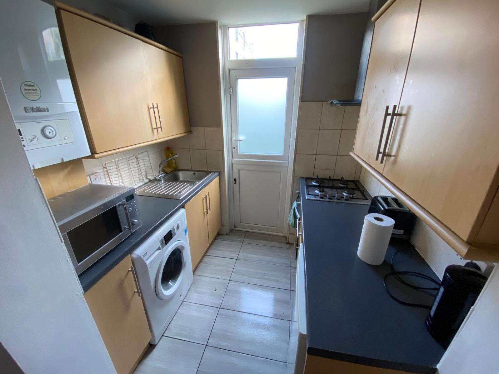 2 Bedroom Apartment, Fortescue Road London Exterior foto