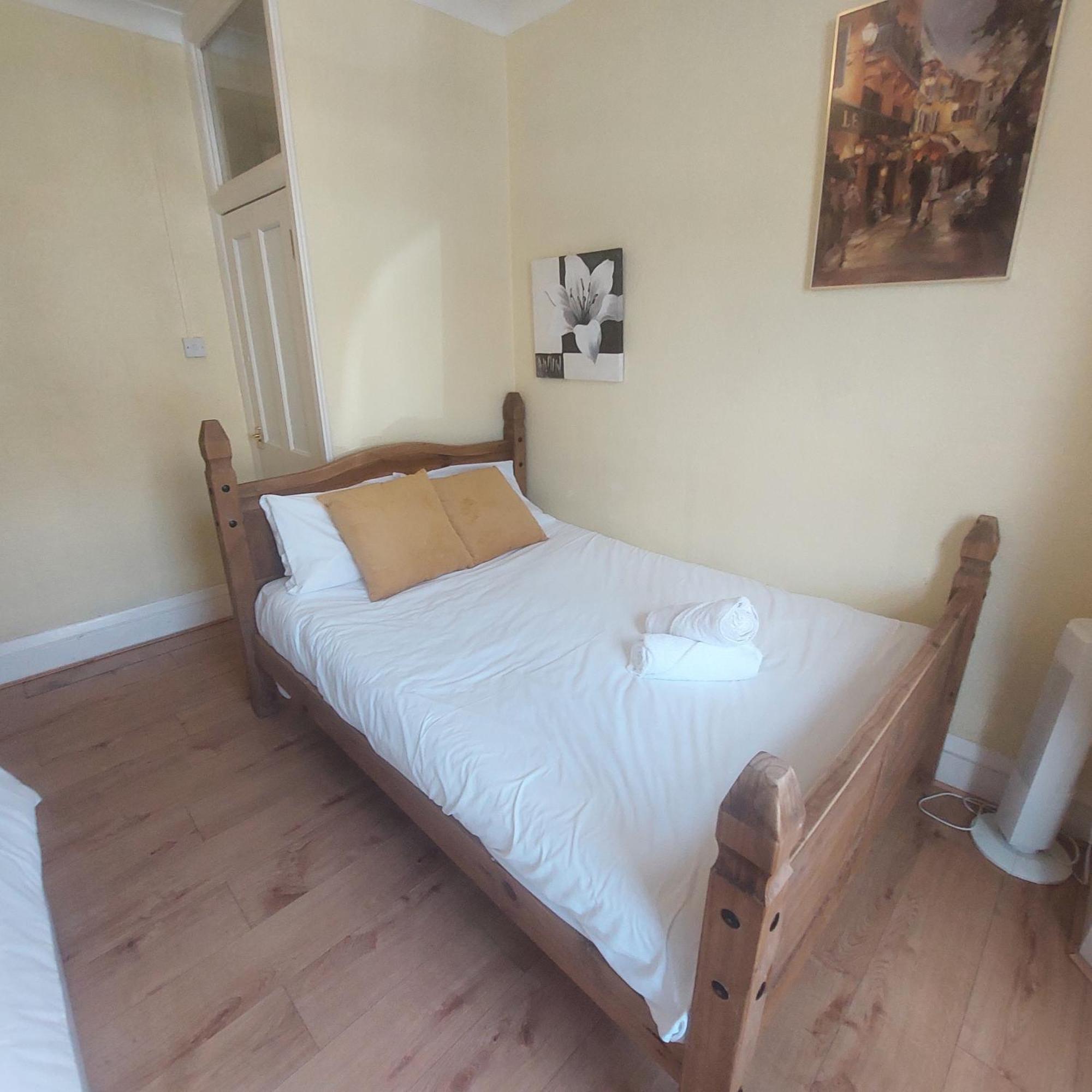 2 Bedroom Apartment, Fortescue Road London Exterior foto